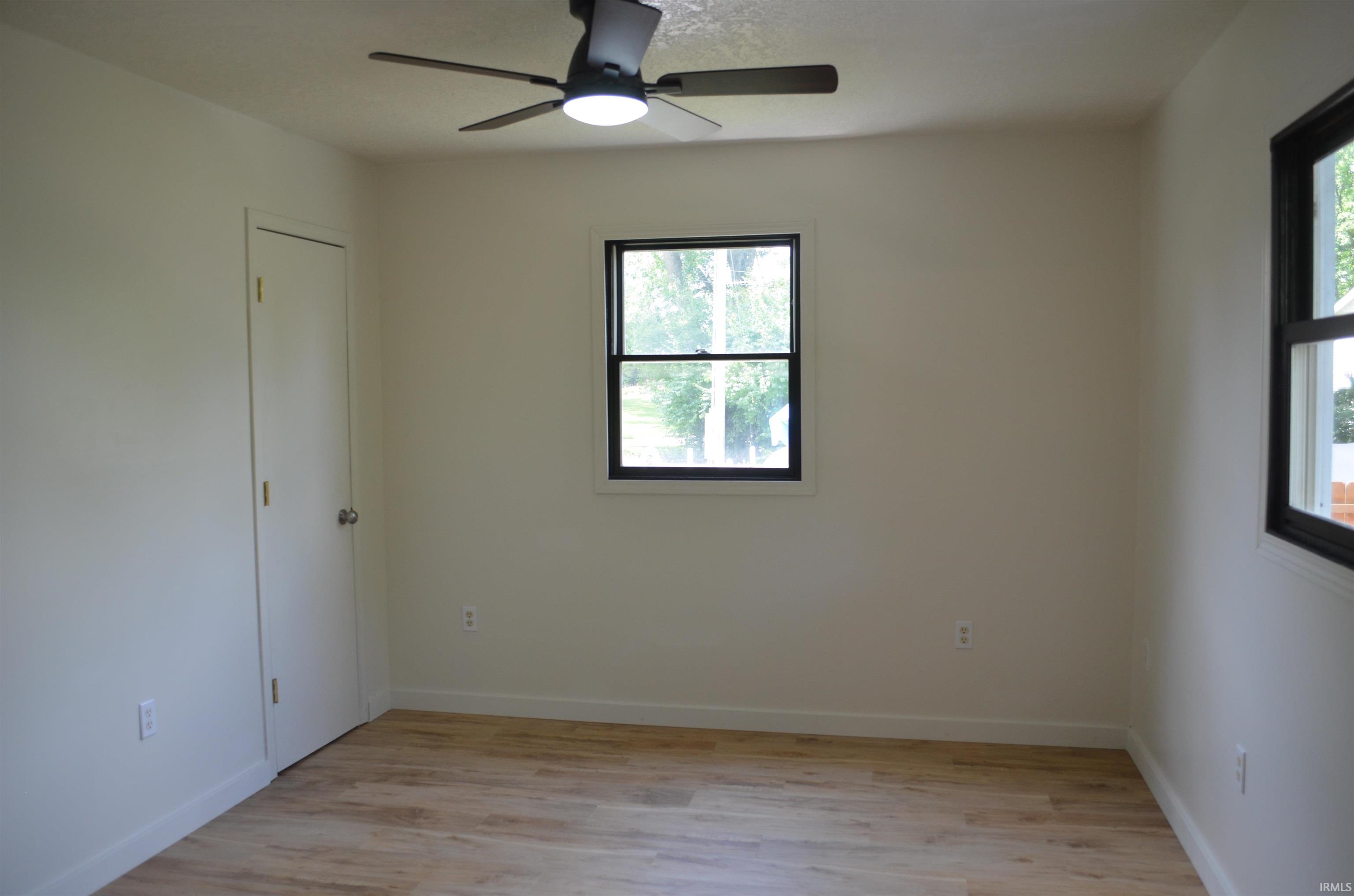 11683 Black Point Road Syracuse, IN 46567 - Photo 12 of 21