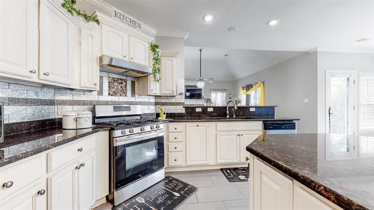 419 Military Road Collierville, TN 38017 - Photo 18 of 25 a kitchen with stainless steel appliances granite countertop a stove a sink and a granite counter tops