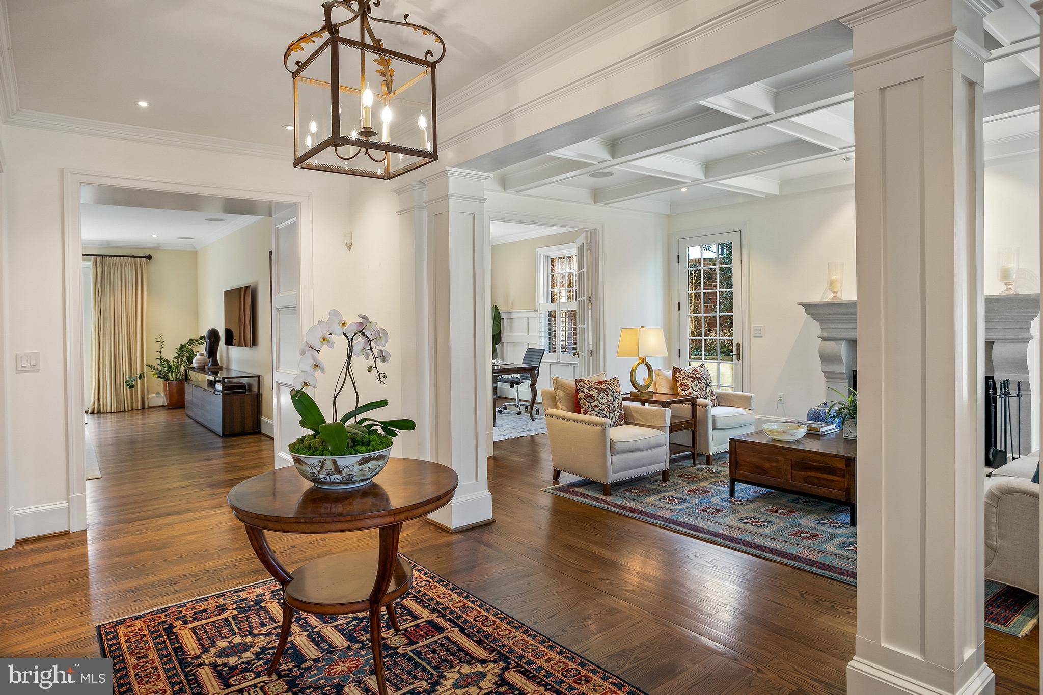 5025 Linnean Avenue Northwest Washington, DC 20008 - Photo 2 of 42 Foyer