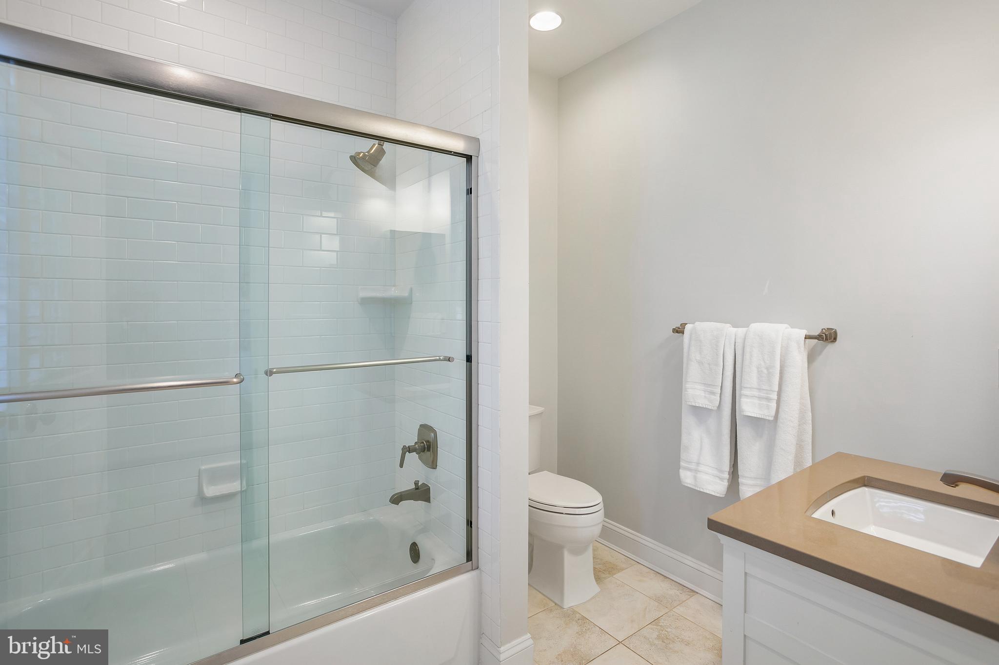 5025 Linnean Avenue Northwest Washington, DC 20008 - Photo 21 of 42 Bath #2