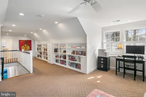 a livingroom with workspace and a window