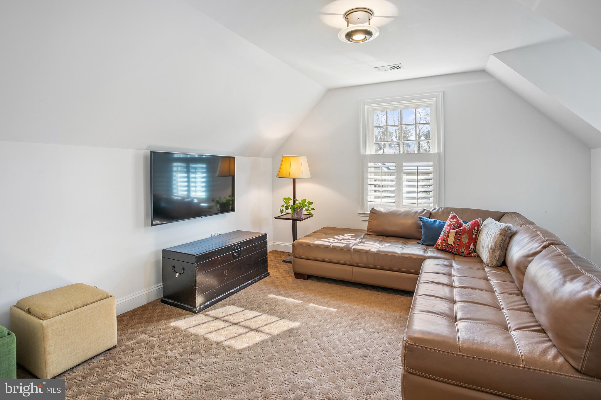 5025 Linnean Avenue Northwest Washington, DC 20008 - Photo 29 of 42 Bedroom #5