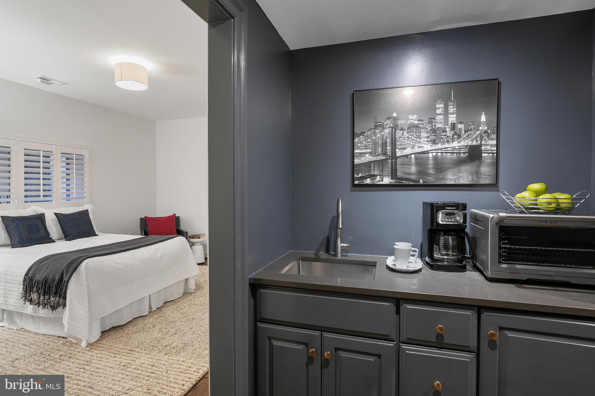 5025 Linnean Avenue Northwest Washington, DC 20008 - Photo 36 of 42 Bedroom #7 with kitchenette