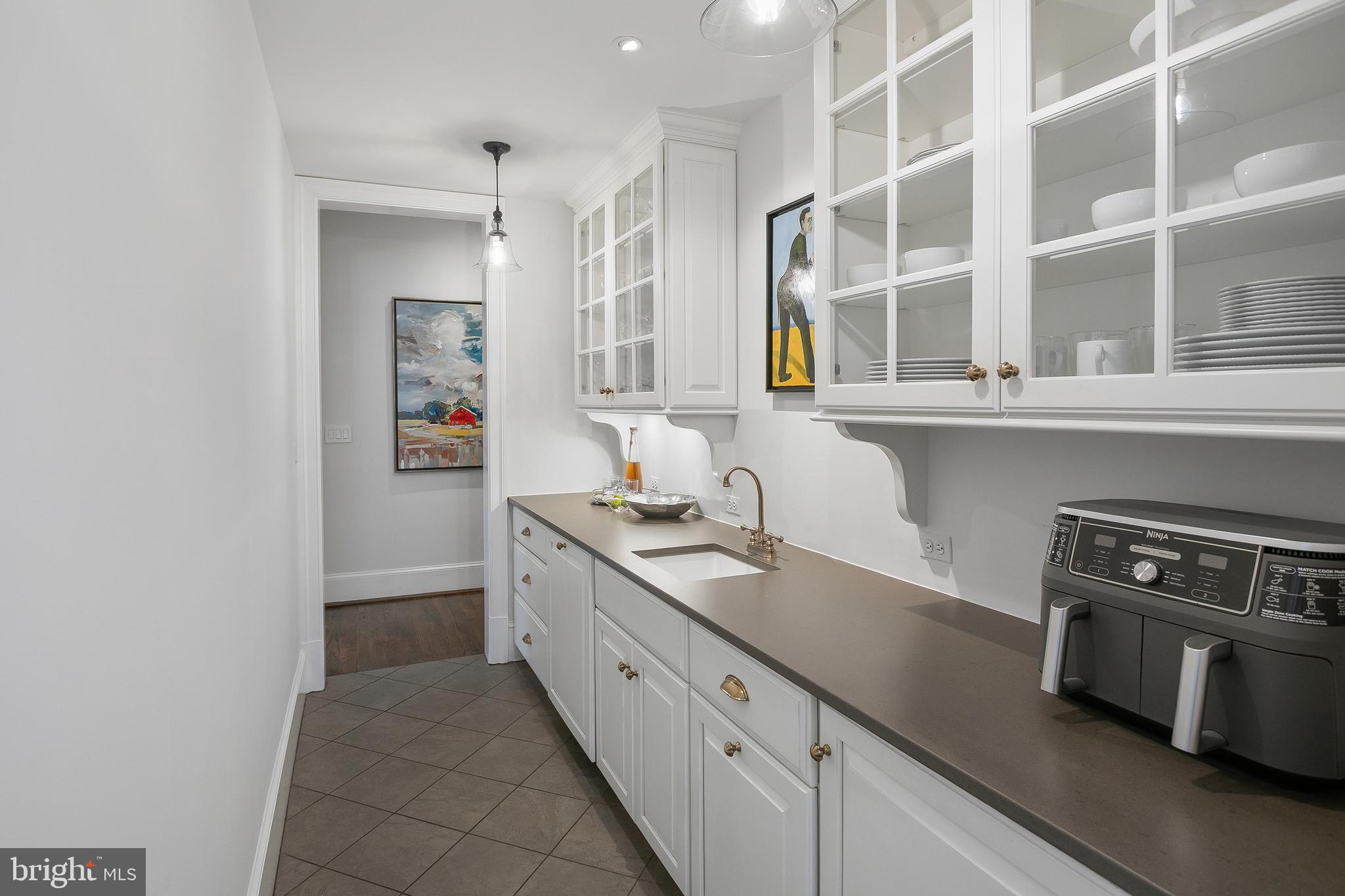 5025 Linnean Avenue Northwest Washington, DC 20008 - Photo 9 of 42 Butler's Pantry