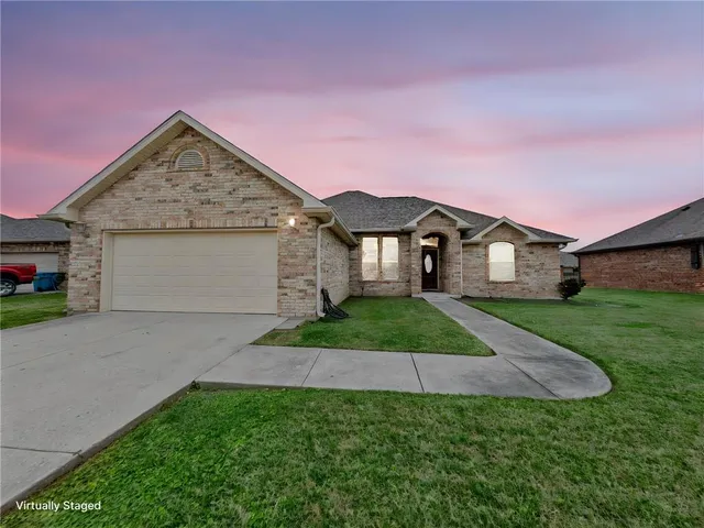 $319,900 | 420 Lakewood Drive, Luling, LA 70070