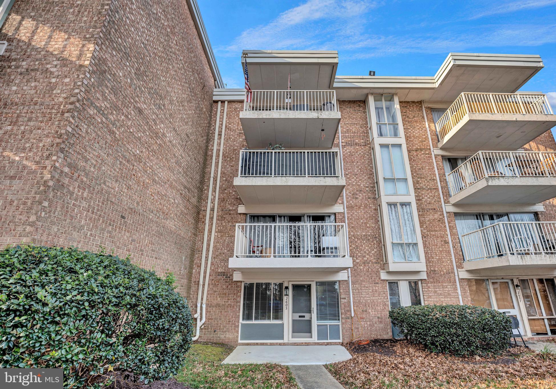 2605 Fort Farnsworth Road, Unit 314 Alexandria, VA 22303 - Photo 24 of 34 front view of a building