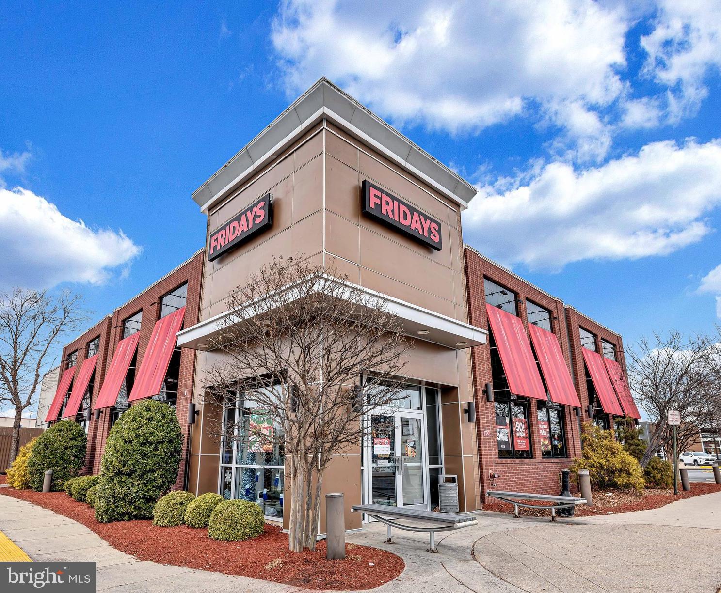 2605 Fort Farnsworth Road, Unit 314 Alexandria, VA 22303 - Photo 32 of 34 a view of a building with a street sign