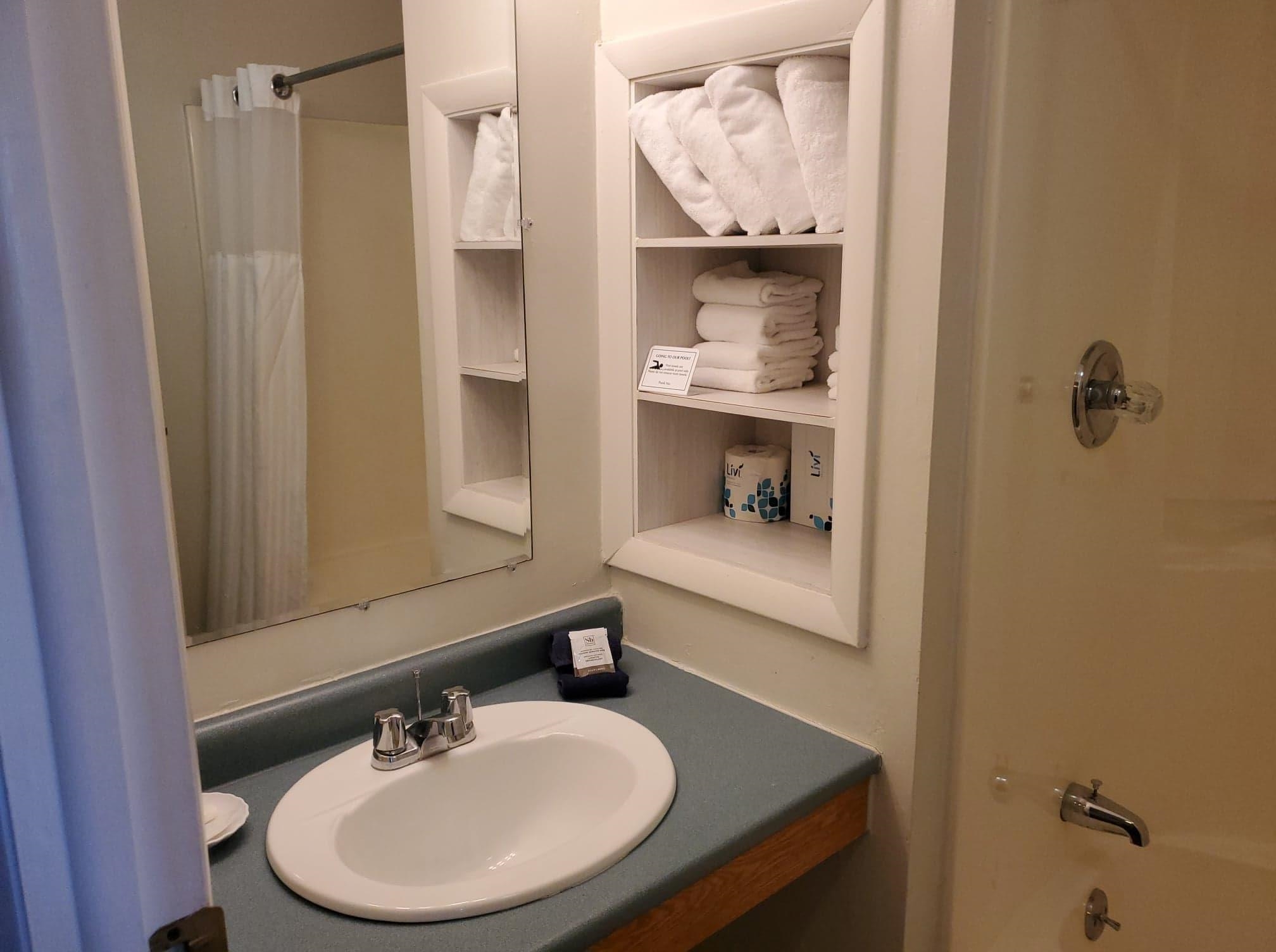 337 South Main Street, Unit INTERVAL WEEK 4 JANUARY 26FEBRUARY 2 V05 Wolfeboro, NH 03894 - Photo 5 of 7