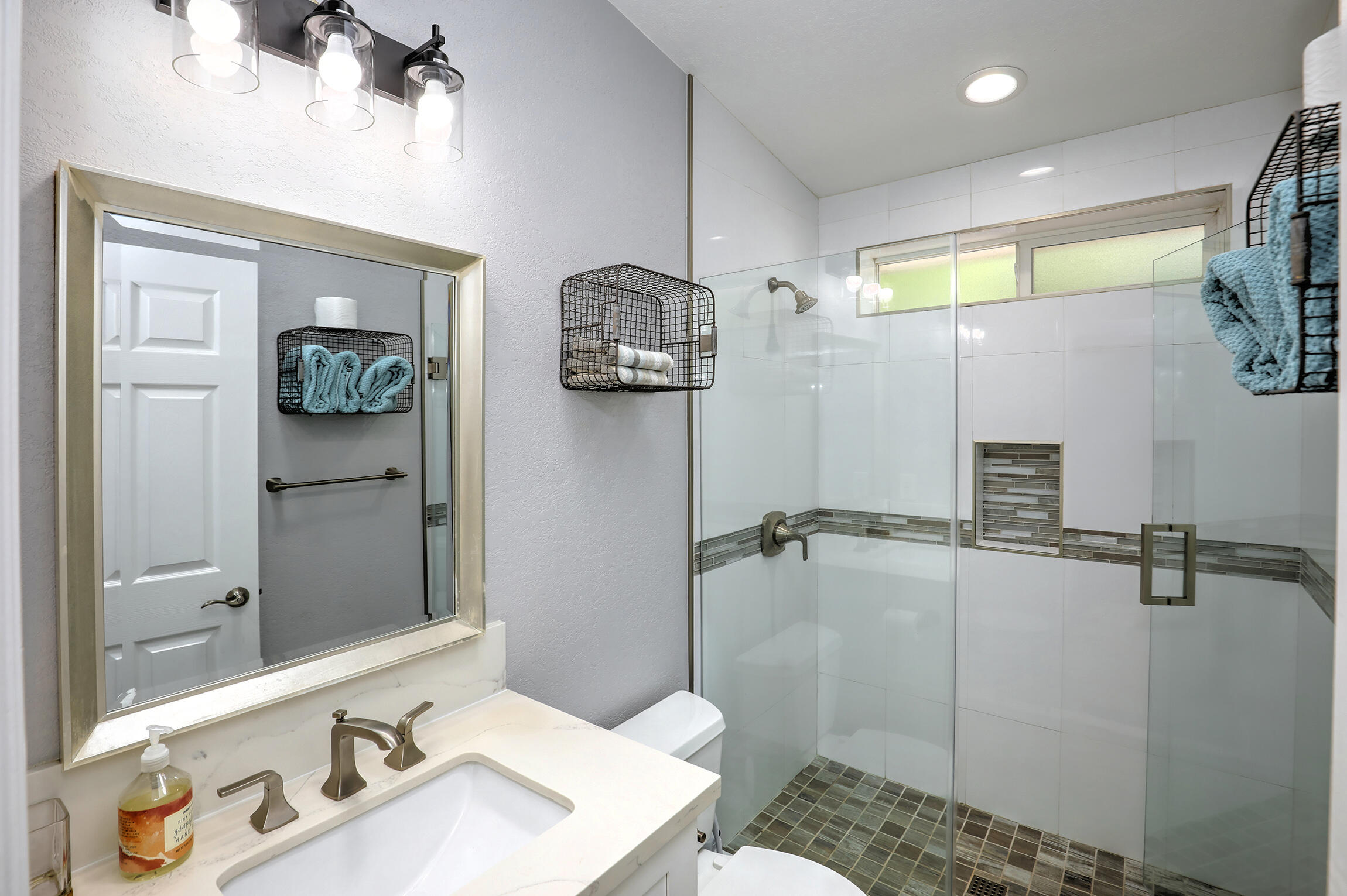 1625 Sycamore Canyon Road Santa Barbara, CA 93108 - Photo 16 of 31 Hall Bathroom