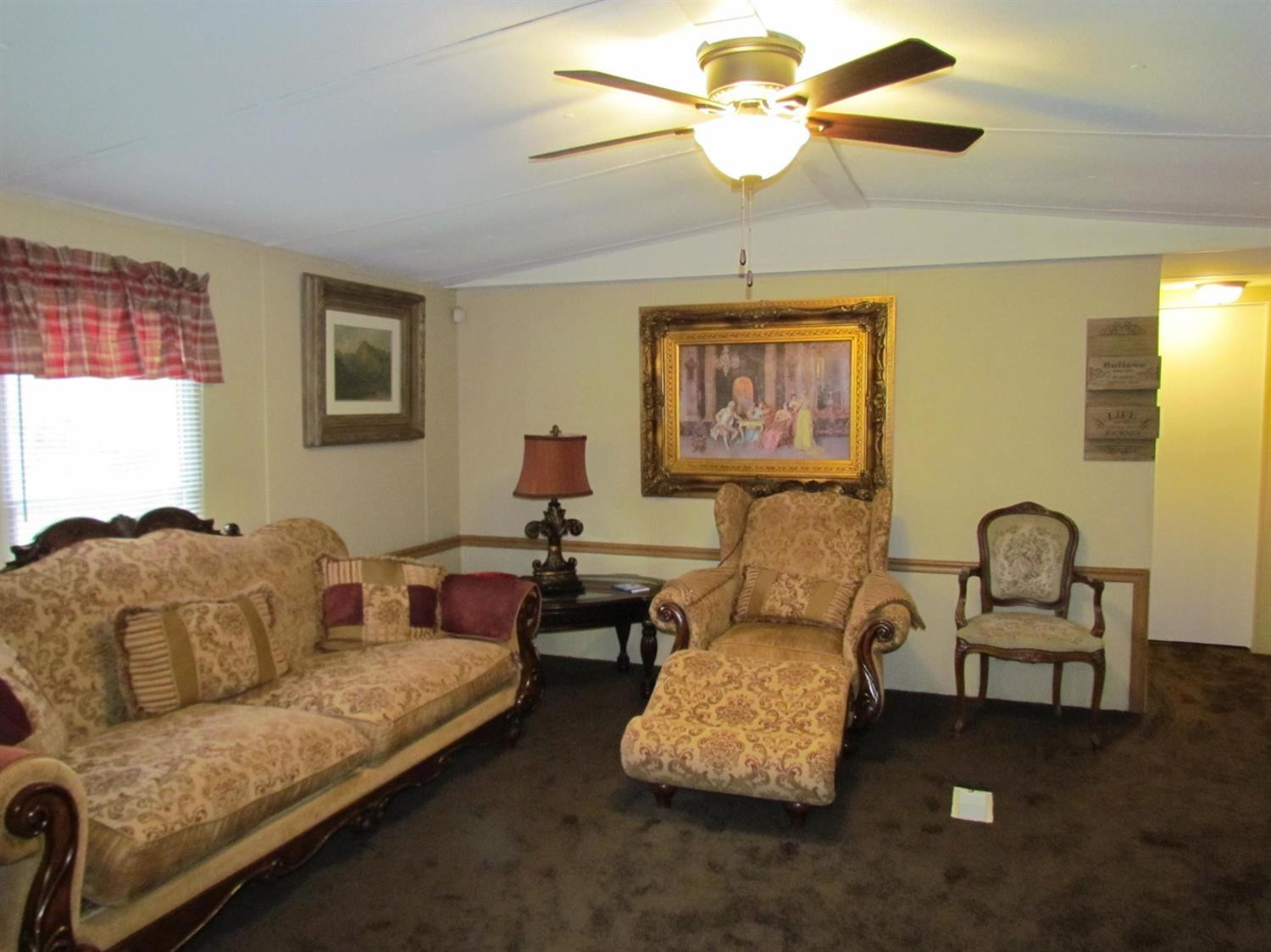 191 Roses Fork Road McKee, KY 40447 - Photo 7 of 27 Living Room with new carpet and paint