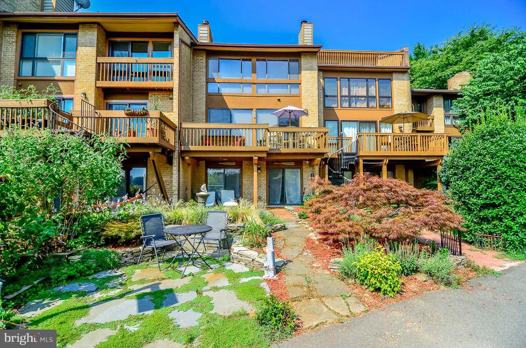 11222 Lagoon Lane Reston, VA 20191 - Photo 2 of 30 Exterior (General)