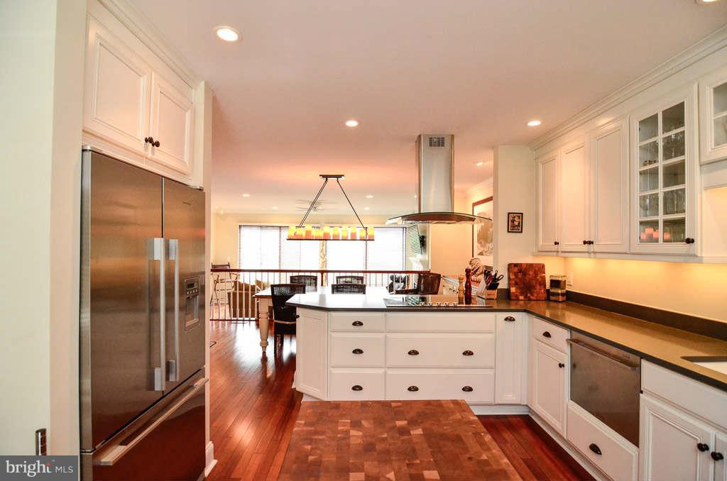 11222 Lagoon Lane Reston, VA 20191 - Photo 13 of 30 Kitchen