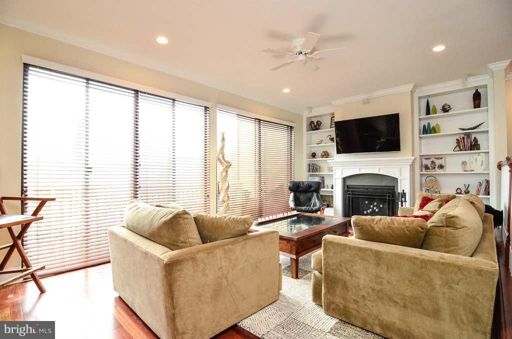 11222 Lagoon Lane Reston, VA 20191 - Photo 14 of 30 Living Room