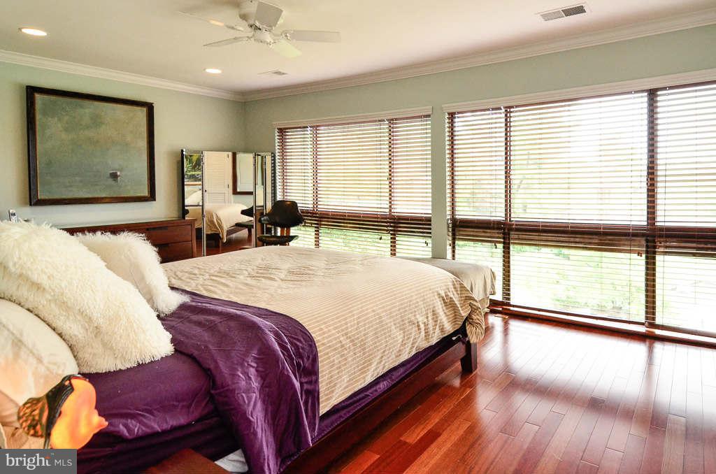 11222 Lagoon Lane Reston, VA 20191 - Photo 19 of 30 Bedroom (Master)