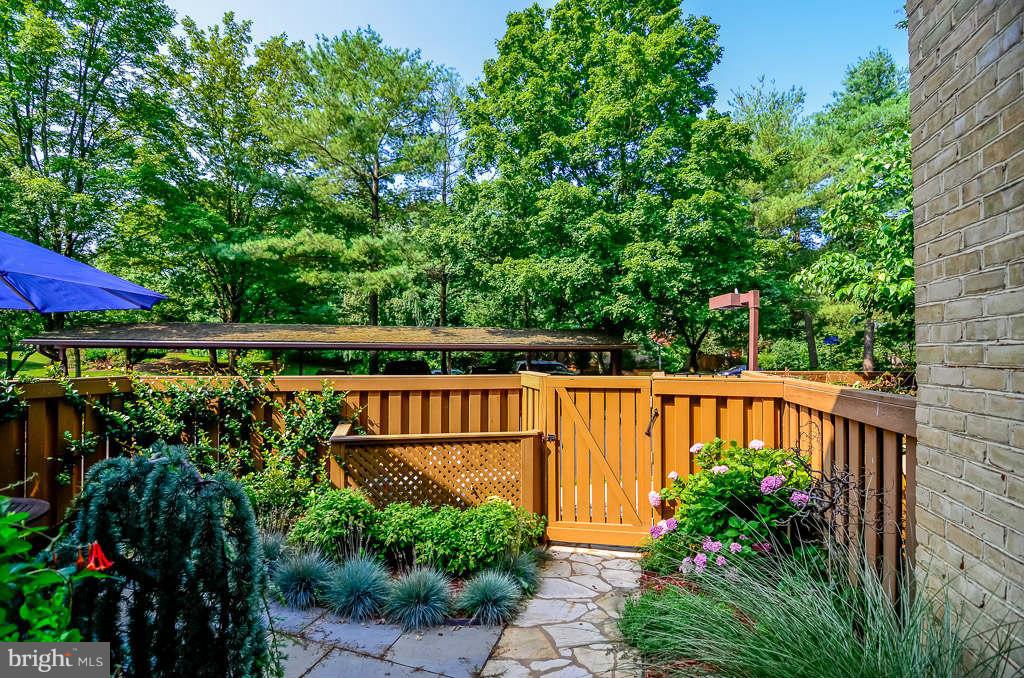 11222 Lagoon Lane Reston, VA 20191 - Photo 3 of 30 Exterior (Front)