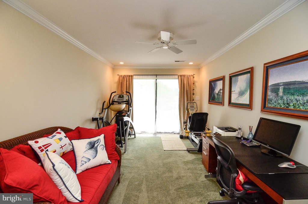 11222 Lagoon Lane Reston, VA 20191 - Photo 26 of 30 Family Room