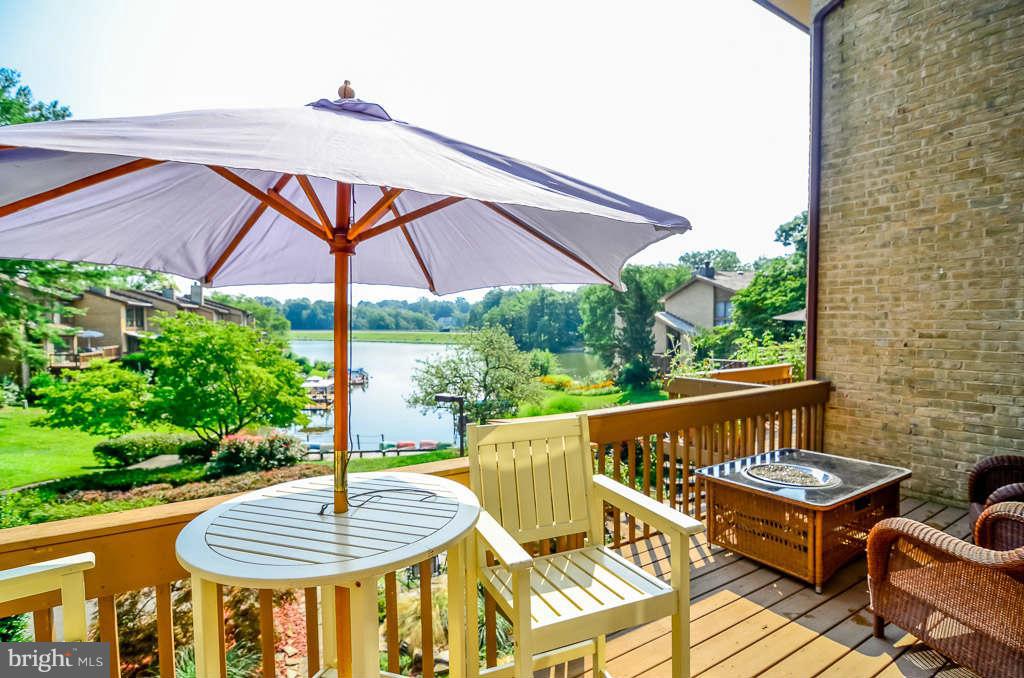 11222 Lagoon Lane Reston, VA 20191 - Photo 4 of 30 Exterior (Rear)