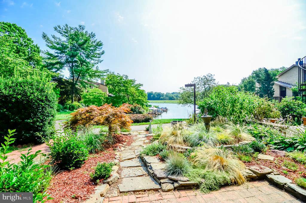 11222 Lagoon Lane Reston, VA 20191 - Photo 7 of 30 Exterior (General)