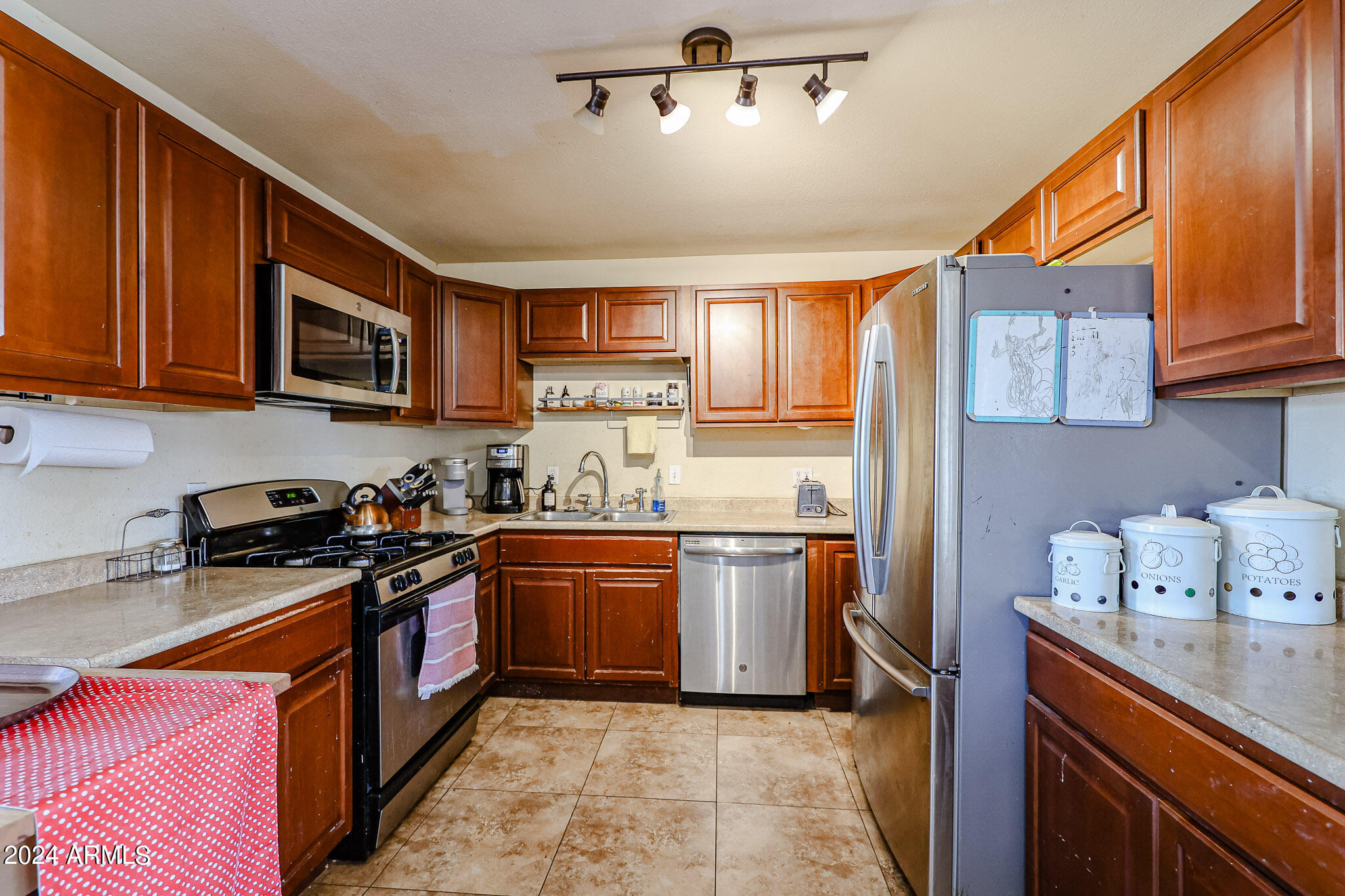 3301 East Nisbet Road Phoenix, AZ 85032 - Photo 5 of 24 B (1)