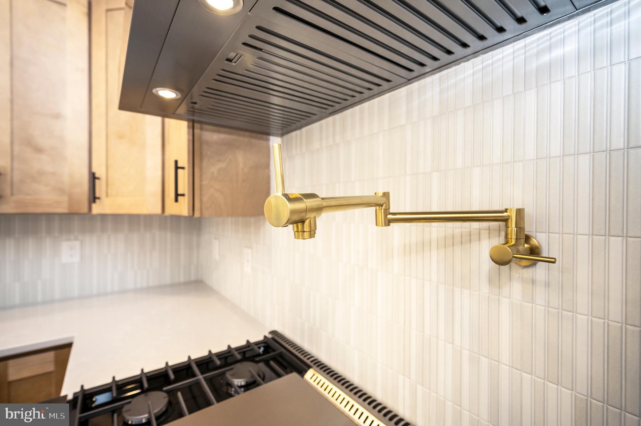 13208 Bristow Road Nokesville, VA 20181 - Photo 19 of 58 Pot filler and backsplach are standard
