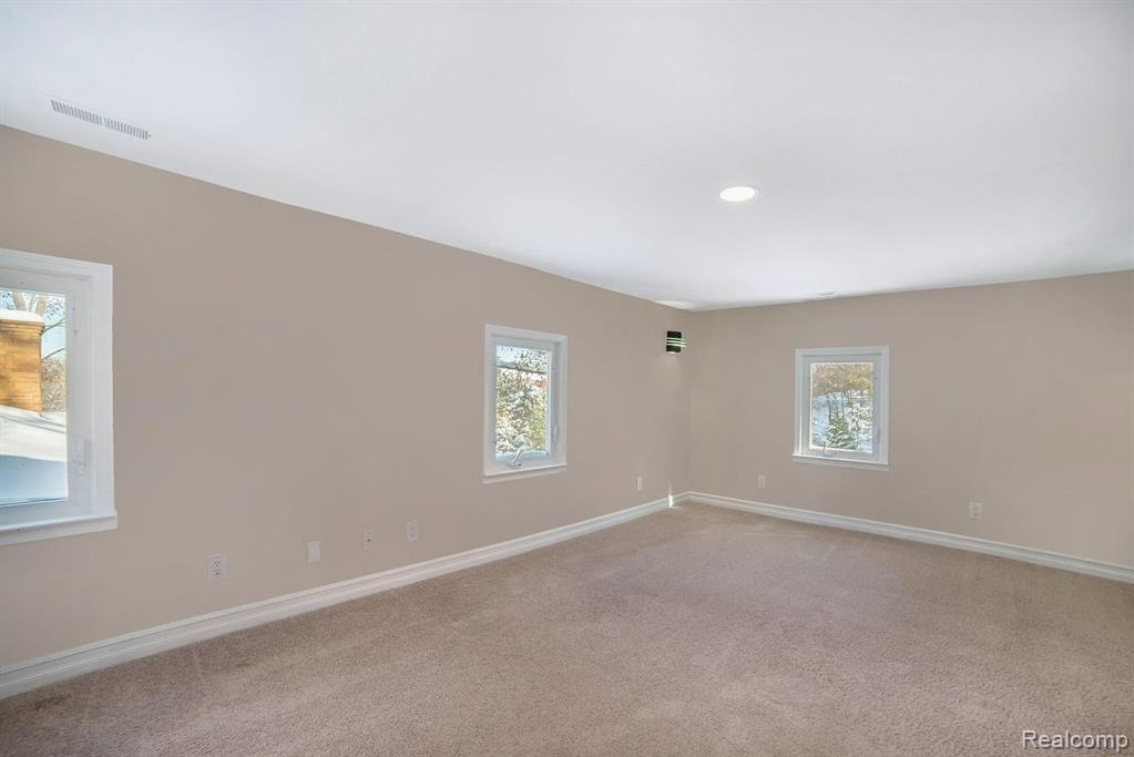1005 Betts Road Leonard, MI 48367 - Photo 27 of 43