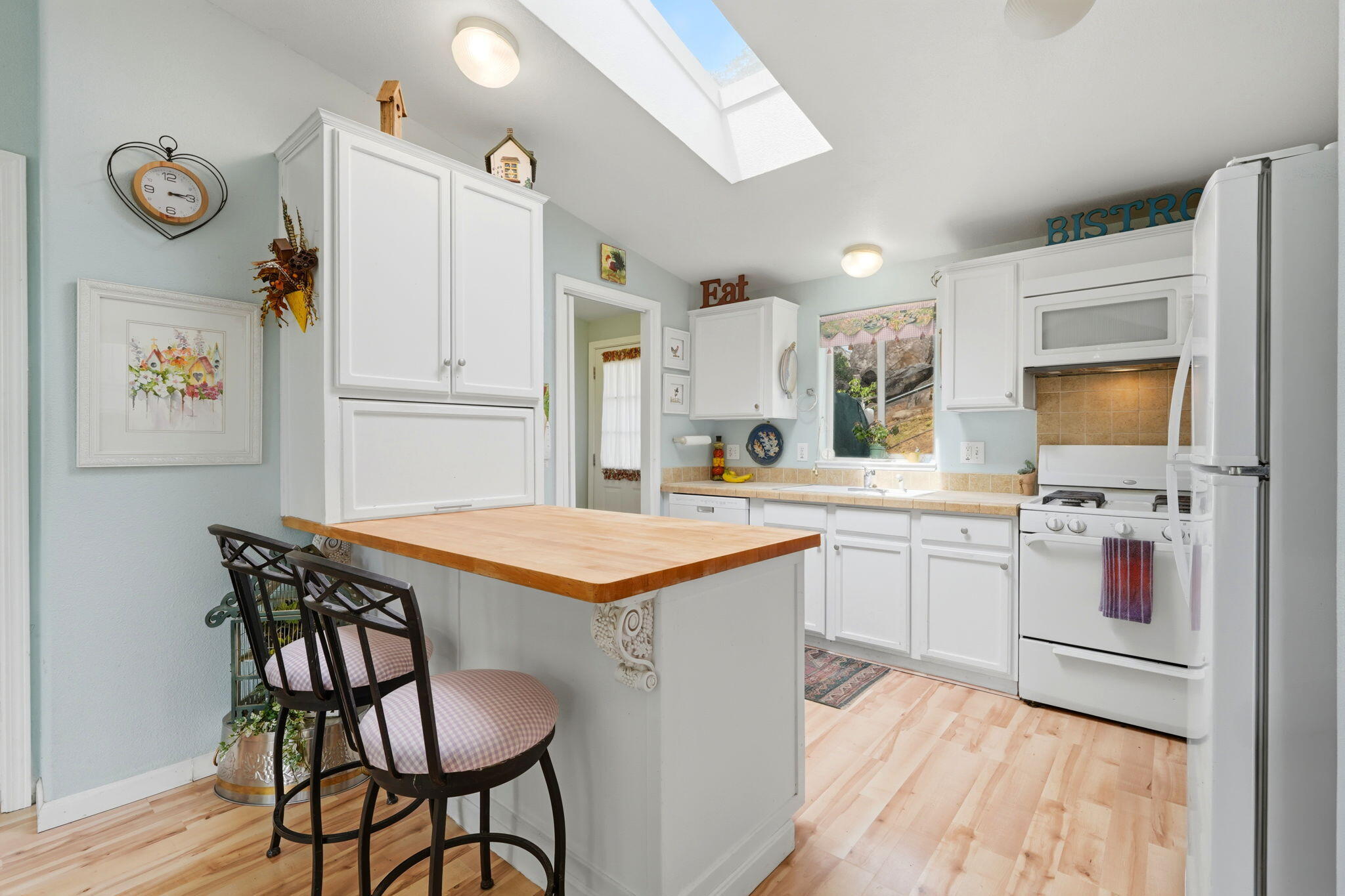 45241 Crest Lane Three Rivers, CA 93271 - Photo 8 of 63 35-45241_Crest_Ln_014 (2)