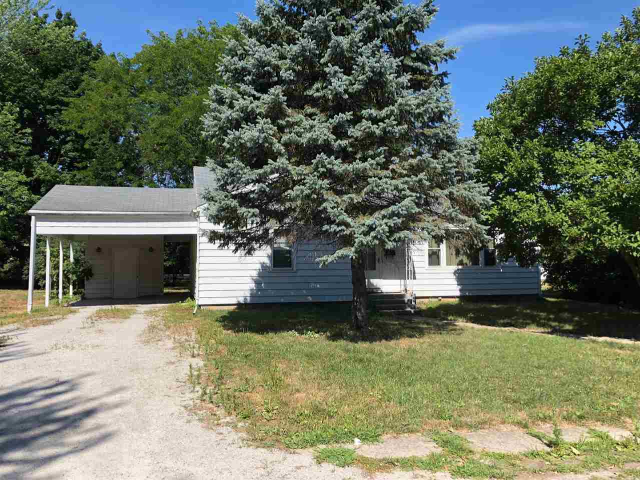 916 Park Street Rochester, IN 46975 - Photo 1 of 10
