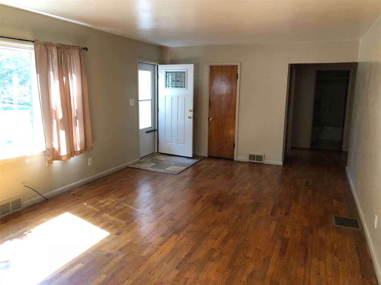 916 Park Street Rochester, IN 46975 - Photo 3 of 10