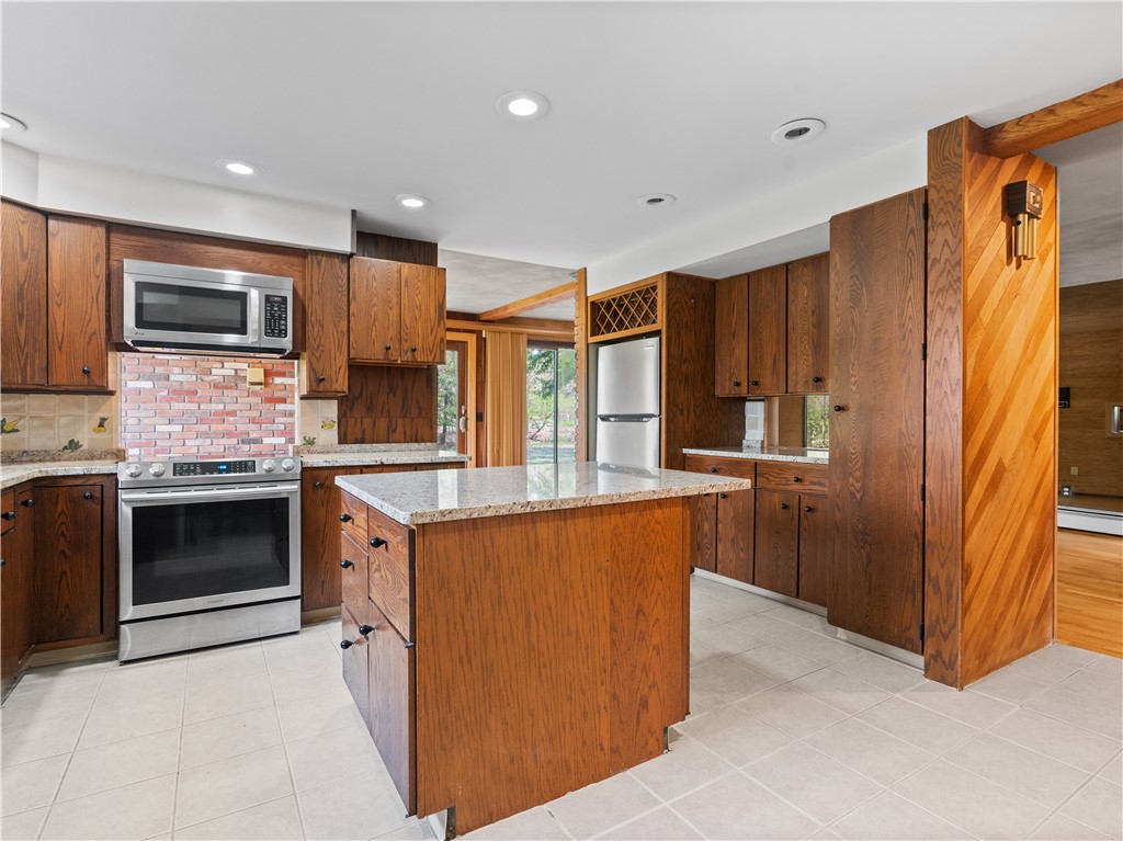 8 Clark Road Smithfield, RI 02917 - Photo 11 of 40