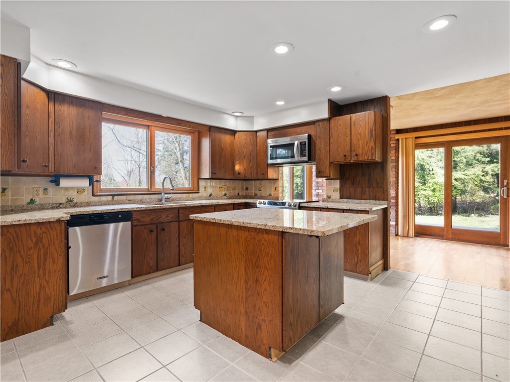 8 Clark Road Smithfield, RI 02917 - Photo 13 of 40