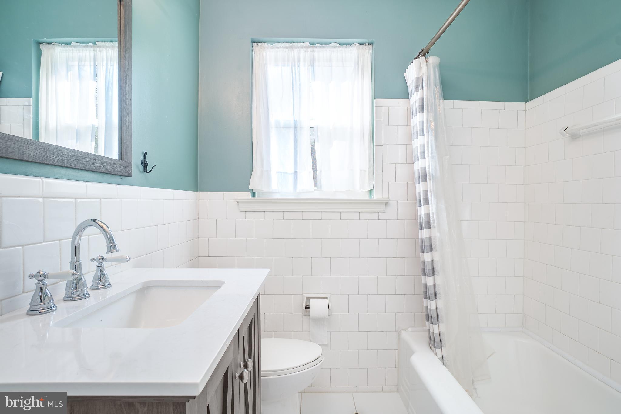 4 Edgeclift Road Towson, MD 21286 - Photo 11 of 31 Updated Full Bath