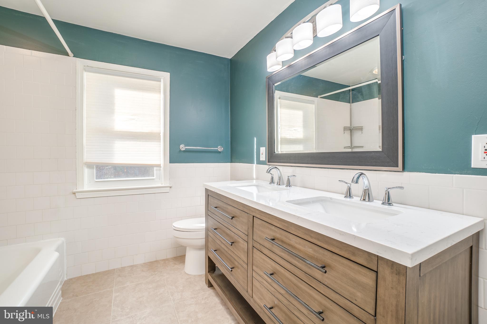 4 Edgeclift Road Towson, MD 21286 - Photo 17 of 31 Updated Upper Level Bath