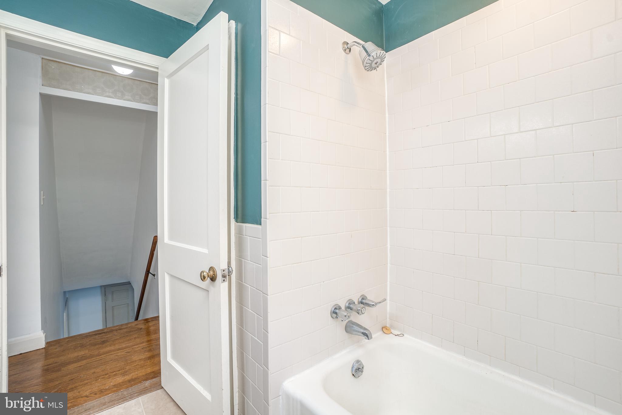 4 Edgeclift Road Towson, MD 21286 - Photo 18 of 31 Ceramic Tile Floor And Surround