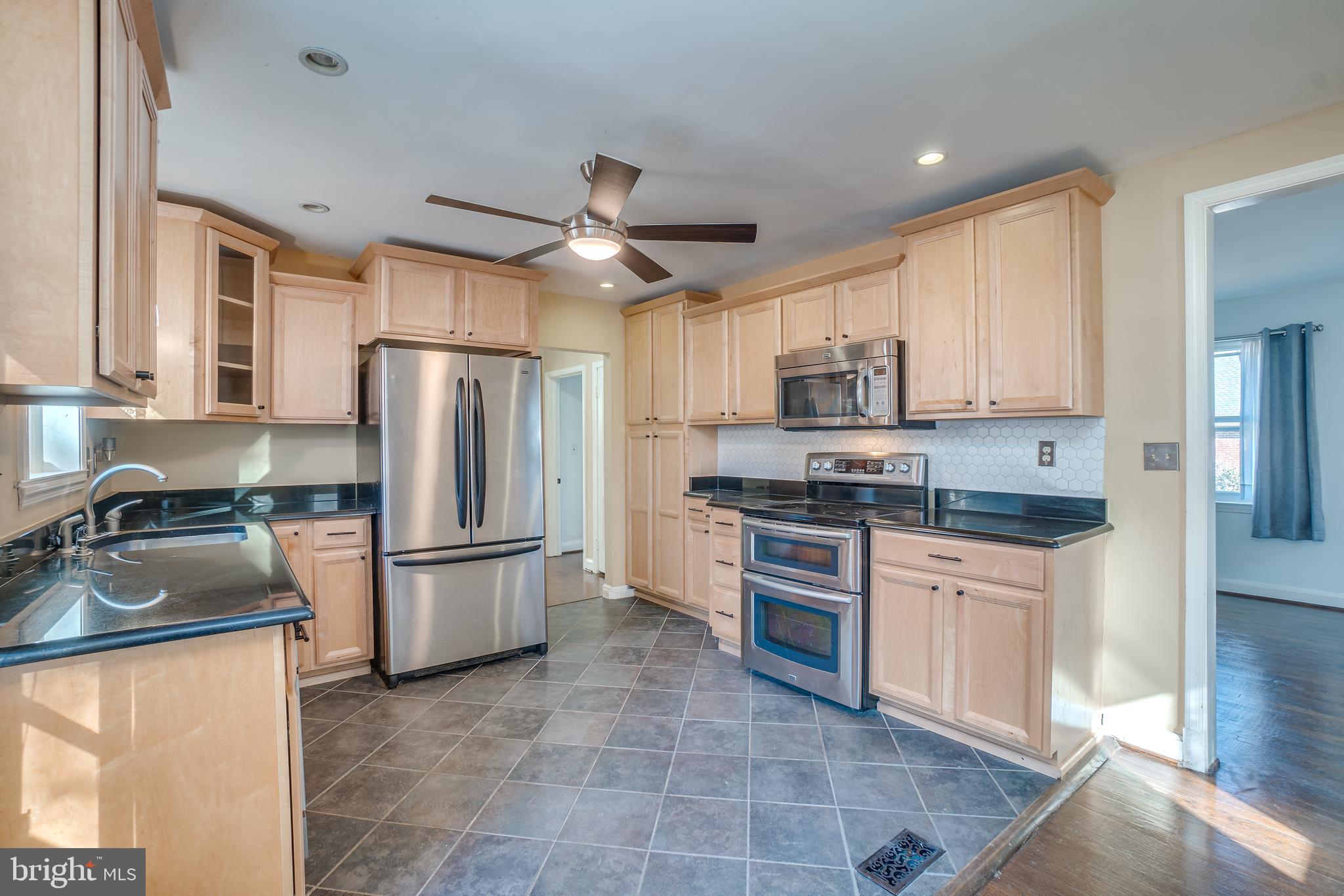 4 Edgeclift Road Towson, MD 21286 - Photo 6 of 31 Updated Eat-In Kitchen