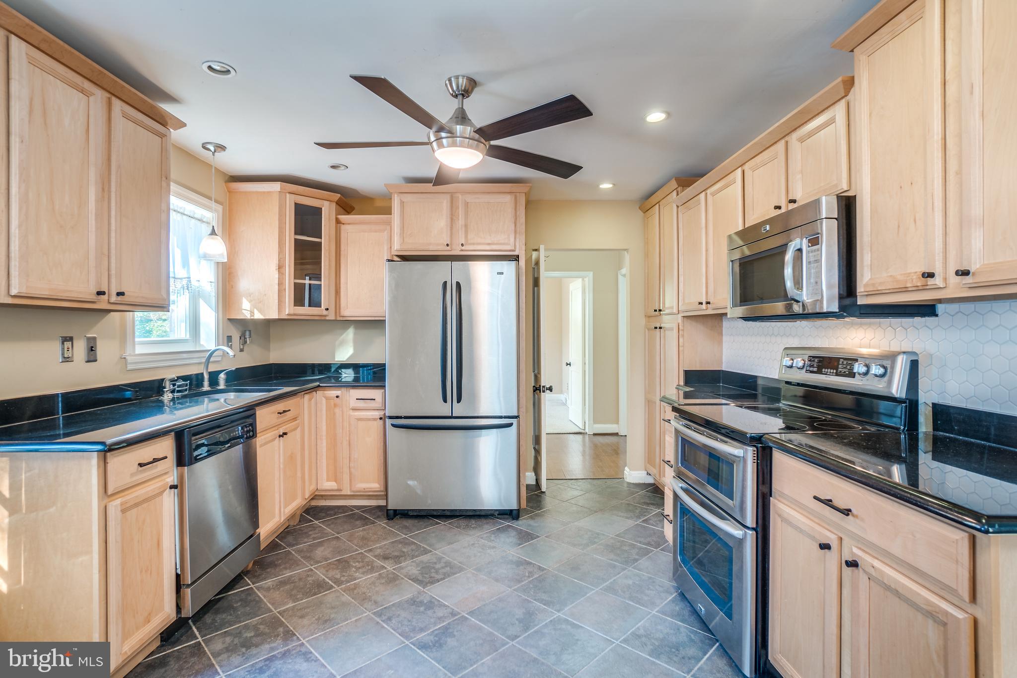 4 Edgeclift Road Towson, MD 21286 - Photo 7 of 31 Upgraded Stainless Appliances