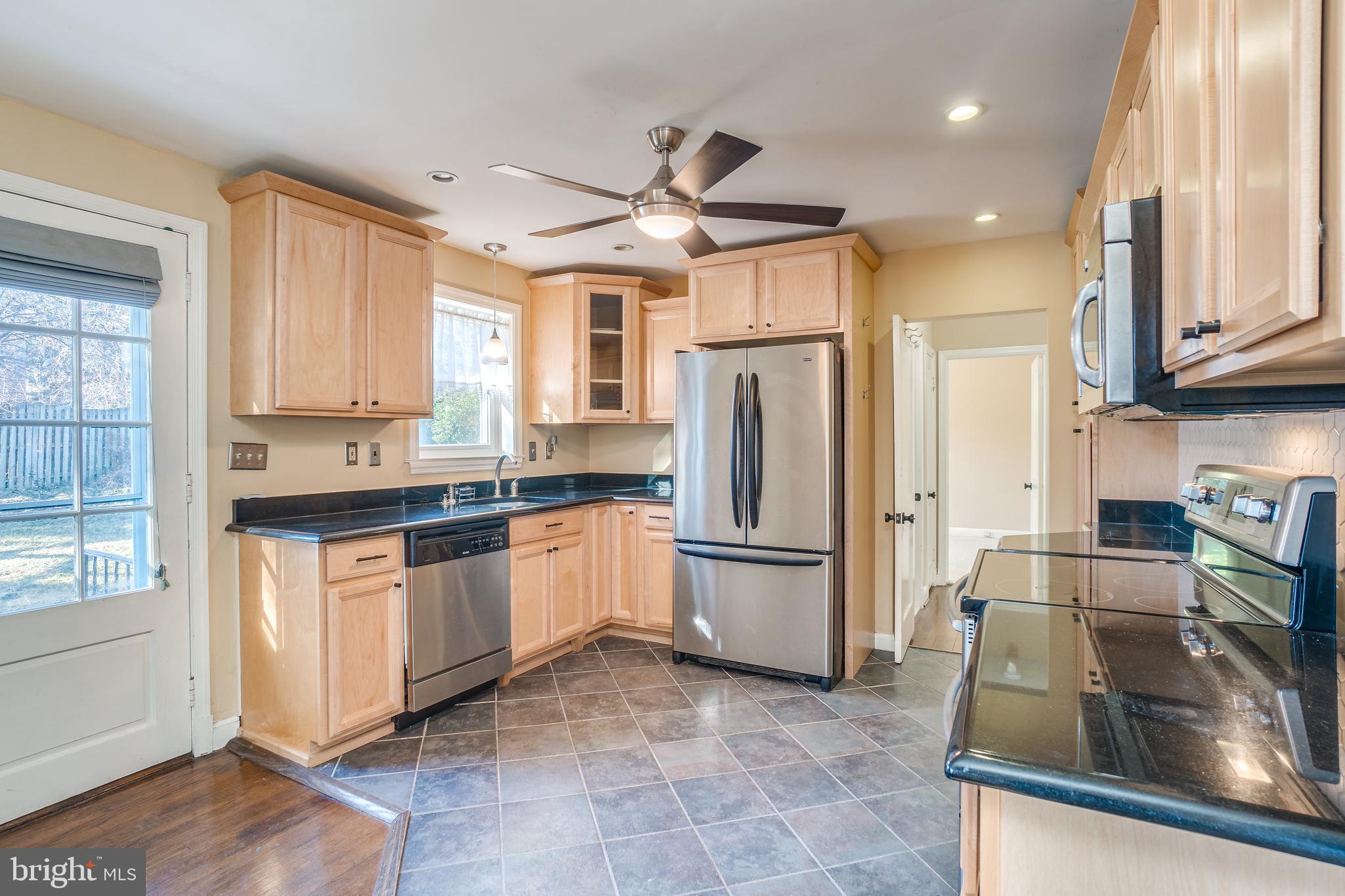 4 Edgeclift Road Towson, MD 21286 - Photo 8 of 31 Ceramic Tile And Hardwood Floor