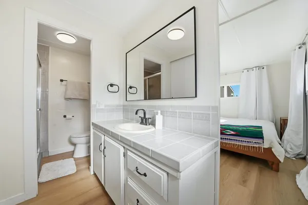 a en suite bathroom with a double vanity sink and a mirror