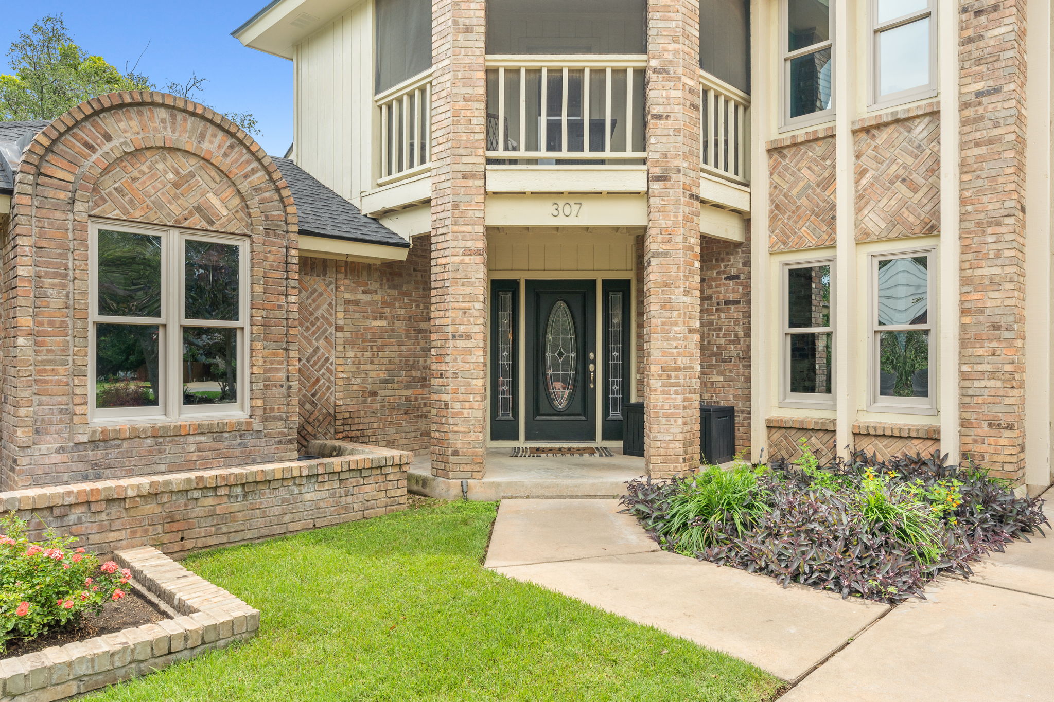 307 South Ridge Circle Georgetown, TX 78628 - Photo 2 of 39