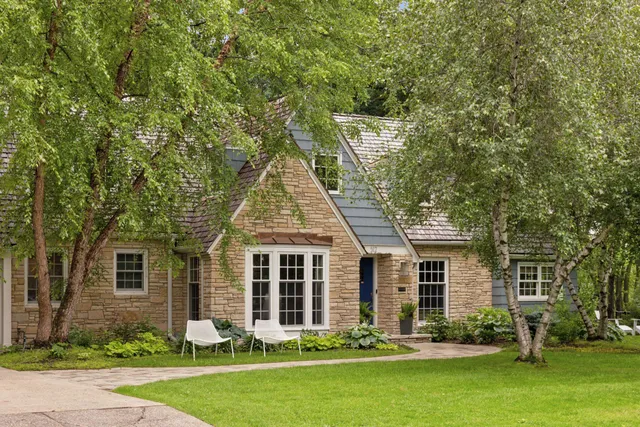 $1,445,000 | 512 Janalyn Circle, Golden Valley, MN 55416