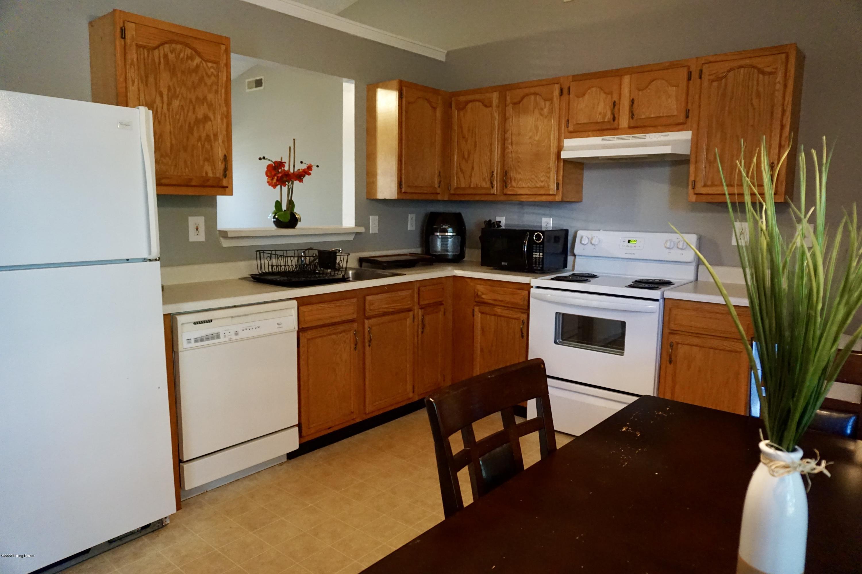 9709 Brooks Bend Road Louisville, KY 40258 - Photo 6 of 23 DSC04298