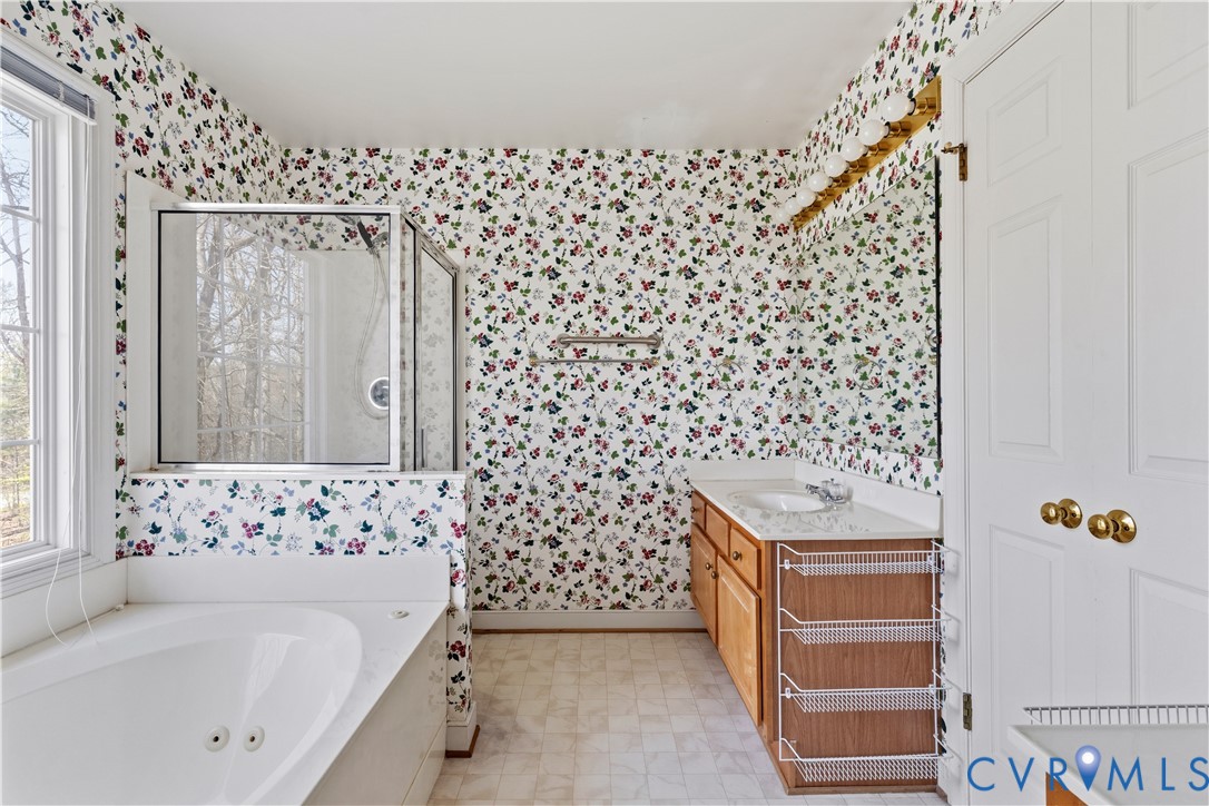 5809 Martin Glen Place Midlothian, VA 23112 - Photo 22 of 46 En-Suite Bath