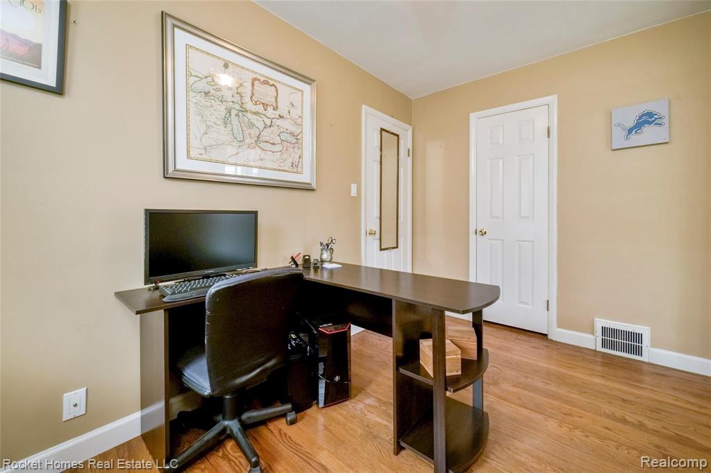2666 Cumberland Road Berkley, MI 48072 - Photo 11 of 28