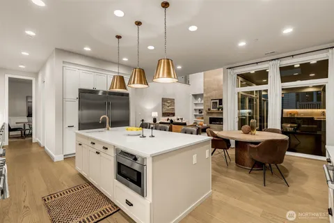 $3,099,950 | 24480 Northeast 19th Place, Sammamish, WA 98074