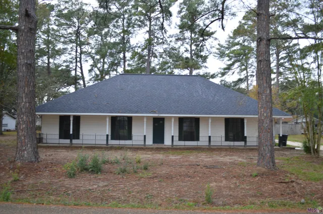 $2,000 | 225 North Rosewood Avenue, Gonzales, LA 70737
