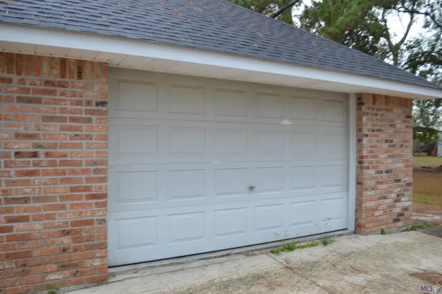 $2,000 | 225 North Rosewood Avenue, Gonzales, LA 70737