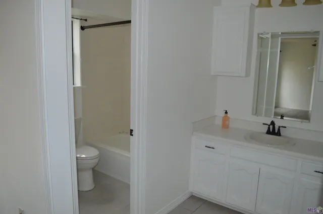 $2,000 | 225 North Rosewood Avenue, Gonzales, LA 70737