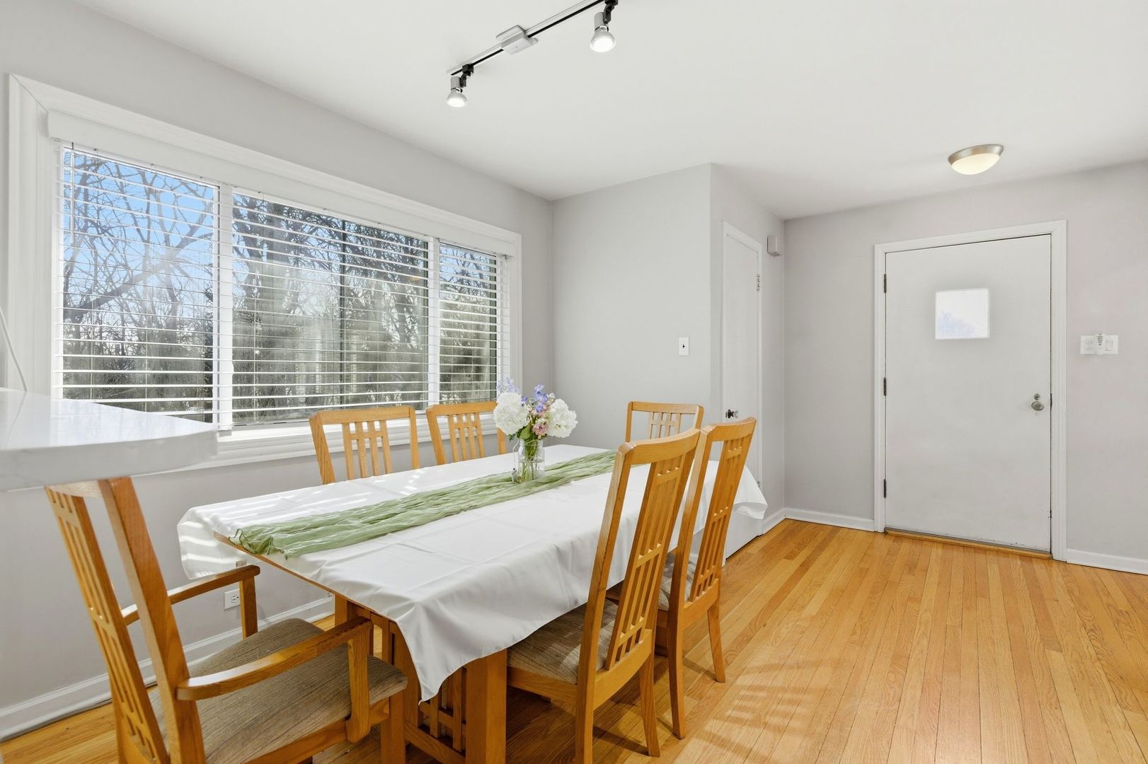 2440 183rd Street Homewood, IL 60430 - Photo 4 of 31