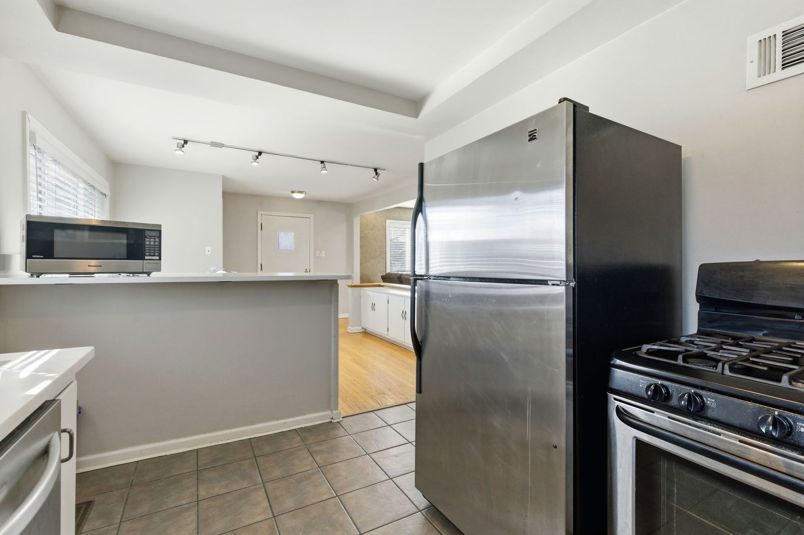 2440 183rd Street Homewood, IL 60430 - Photo 9 of 31