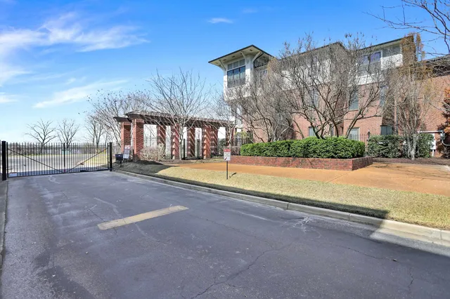 $3,300 | 358 Island Drive, Unit 105, Memphis, TN 38103