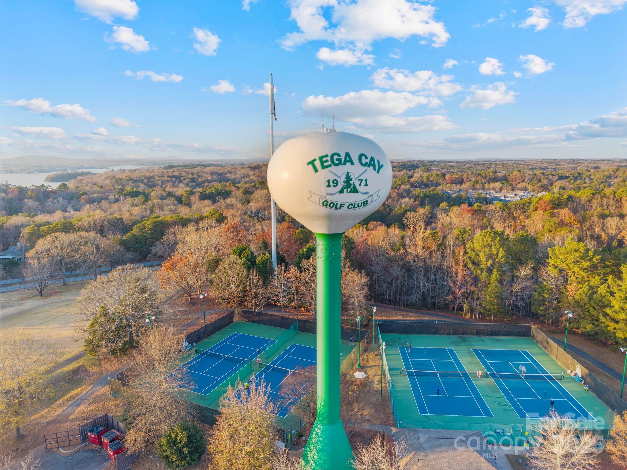 2304 Celandine Way Tega Cay, SC 29708 - Photo 45 of 47 a view of a sky from a balcony